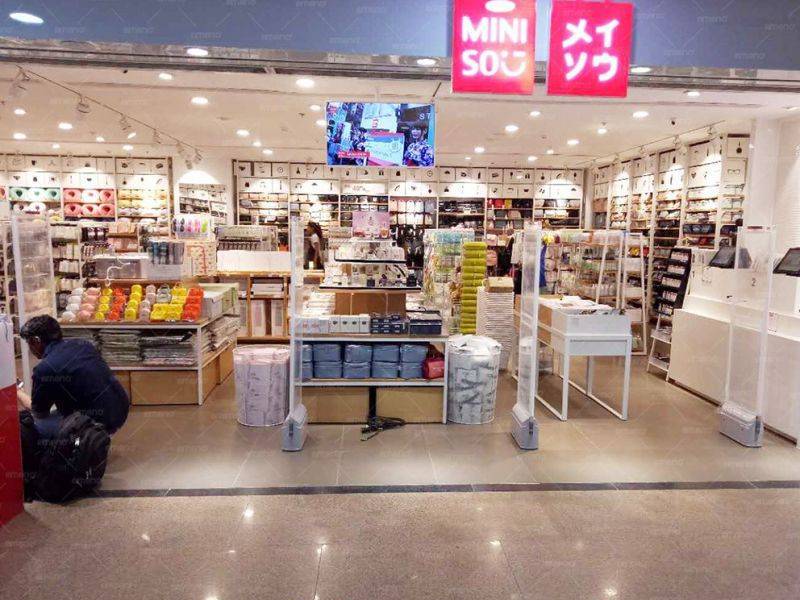 Butik MINISO inštaluje bezpečnostné dvere CuboM AM7806