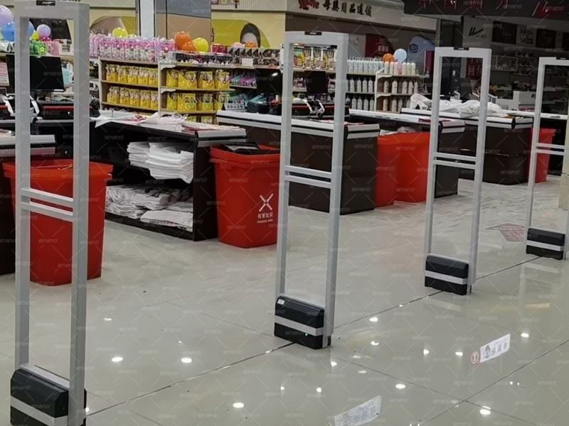Supermarket nainštaloval cubic beauty AM8208 akustické magnetické zariadenie proti krádeži